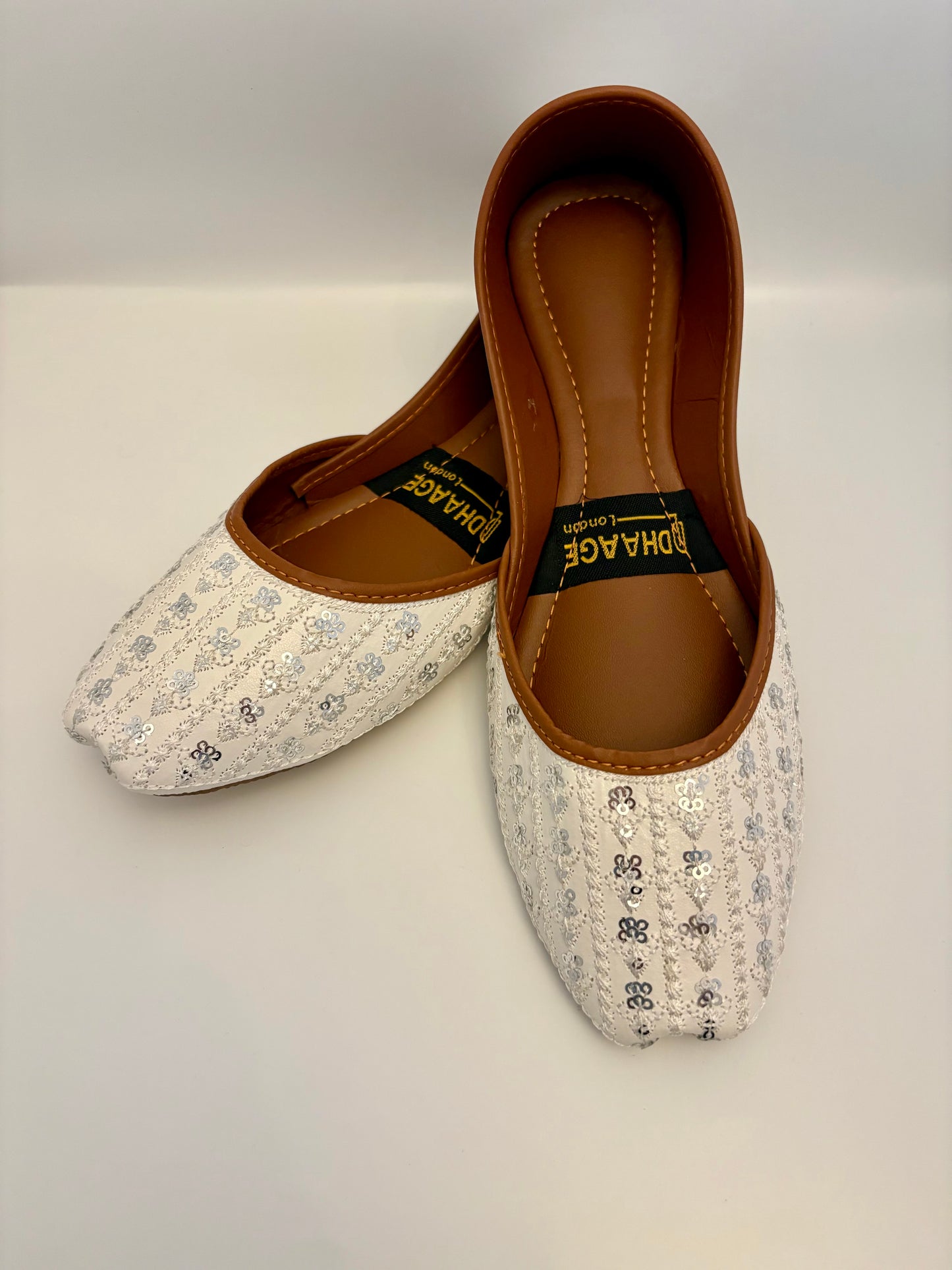 306-Handmade Women’s White Khussa – Traditional Jutti – Available size: UK 4,5,6,7,8