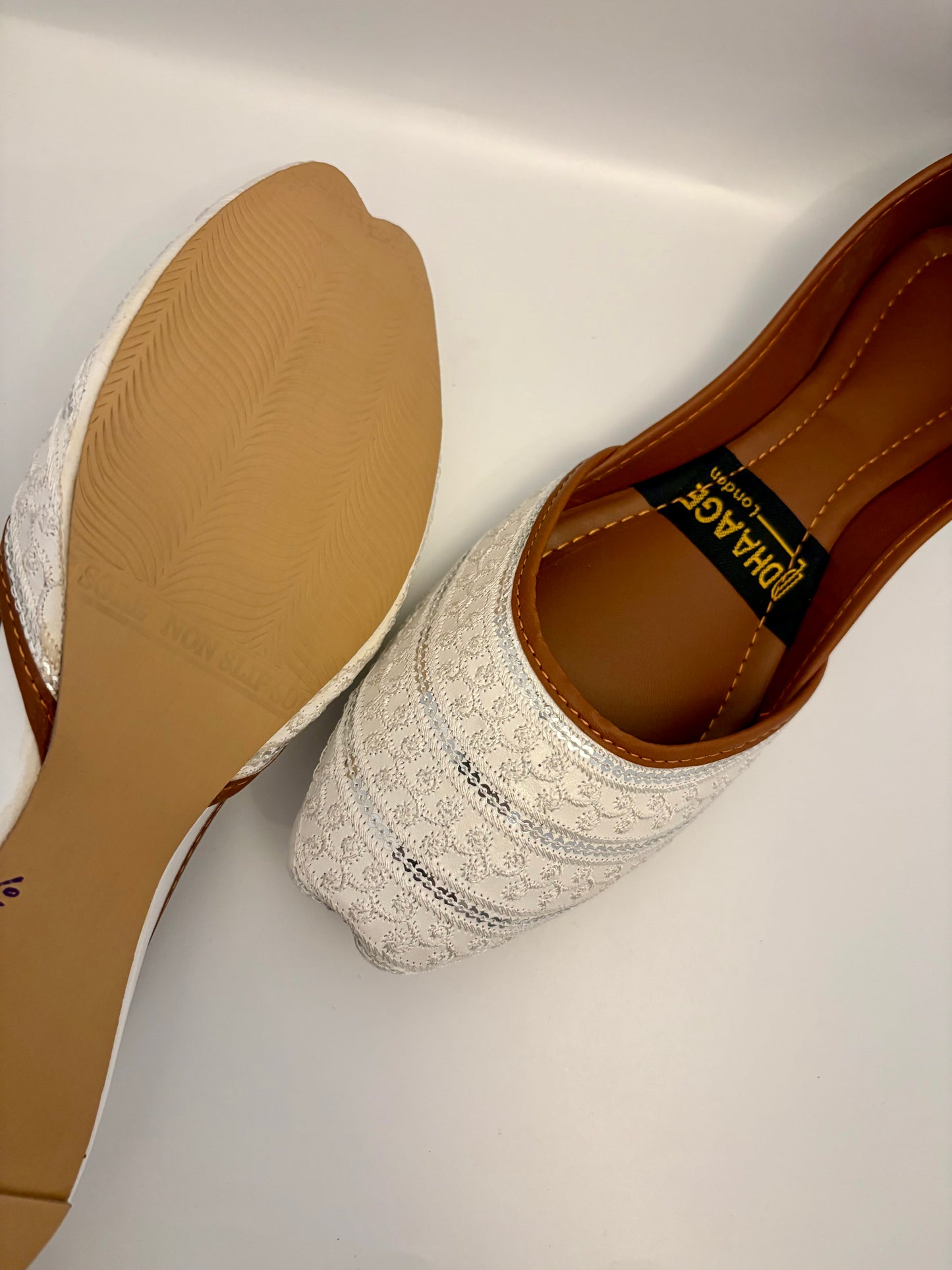309-Handmade Women’s White Khussa – Traditional Jutti – Available size: UK 4,5,6,7,8