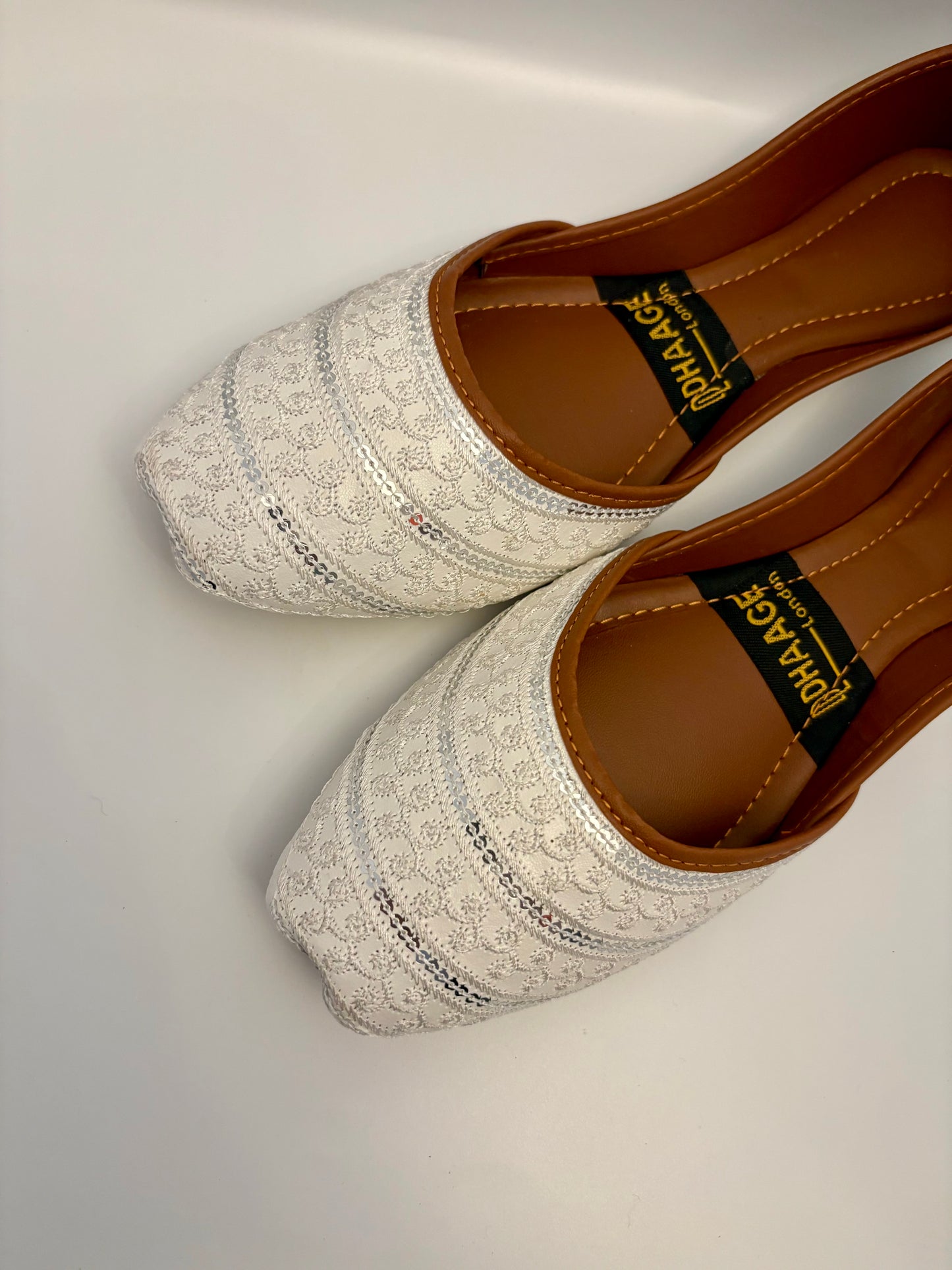 309-Handmade Women’s White Khussa – Traditional Jutti – Available size: UK 4,5,6,7,8