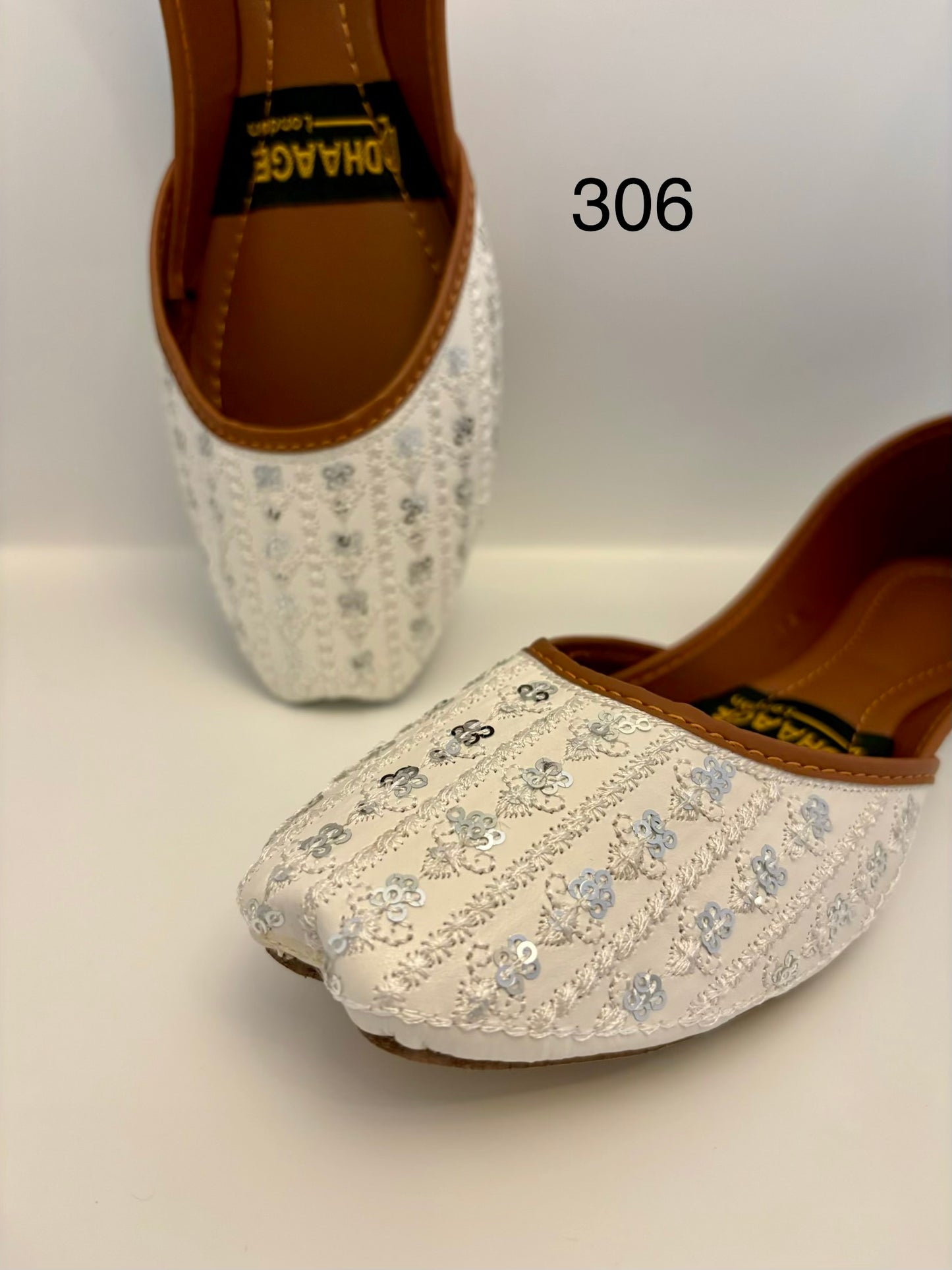 306-Handmade Women’s White Khussa – Traditional Jutti – Available size: UK 4,5,6,7,8