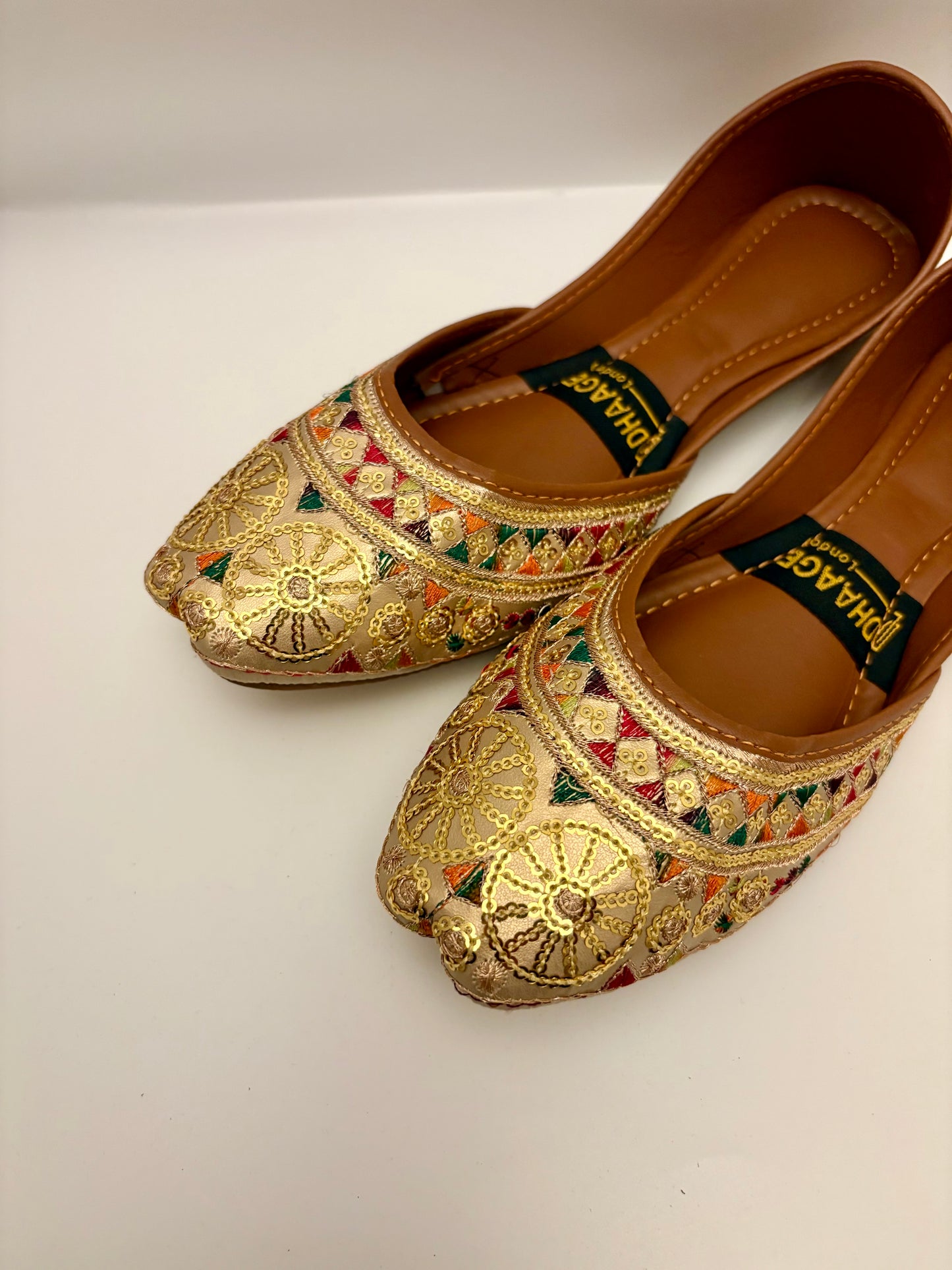 332-Handmade Women’s Gold Khussa – Traditional Jutti – Available size: UK 4,5,6,7,8