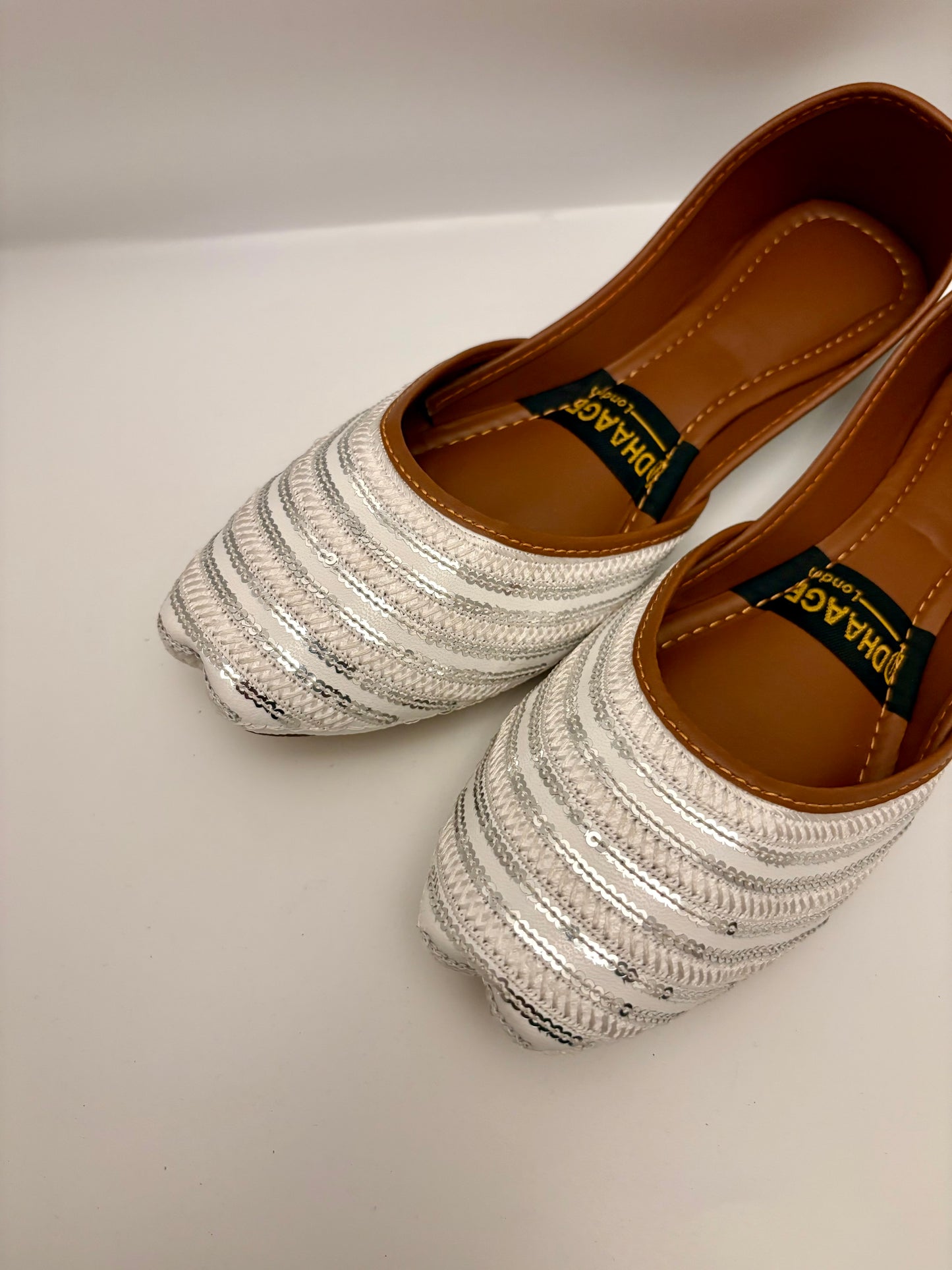 333-Handmade Women’s White Khussa – Traditional Jutti – Available size: UK 4,5,6,7,8