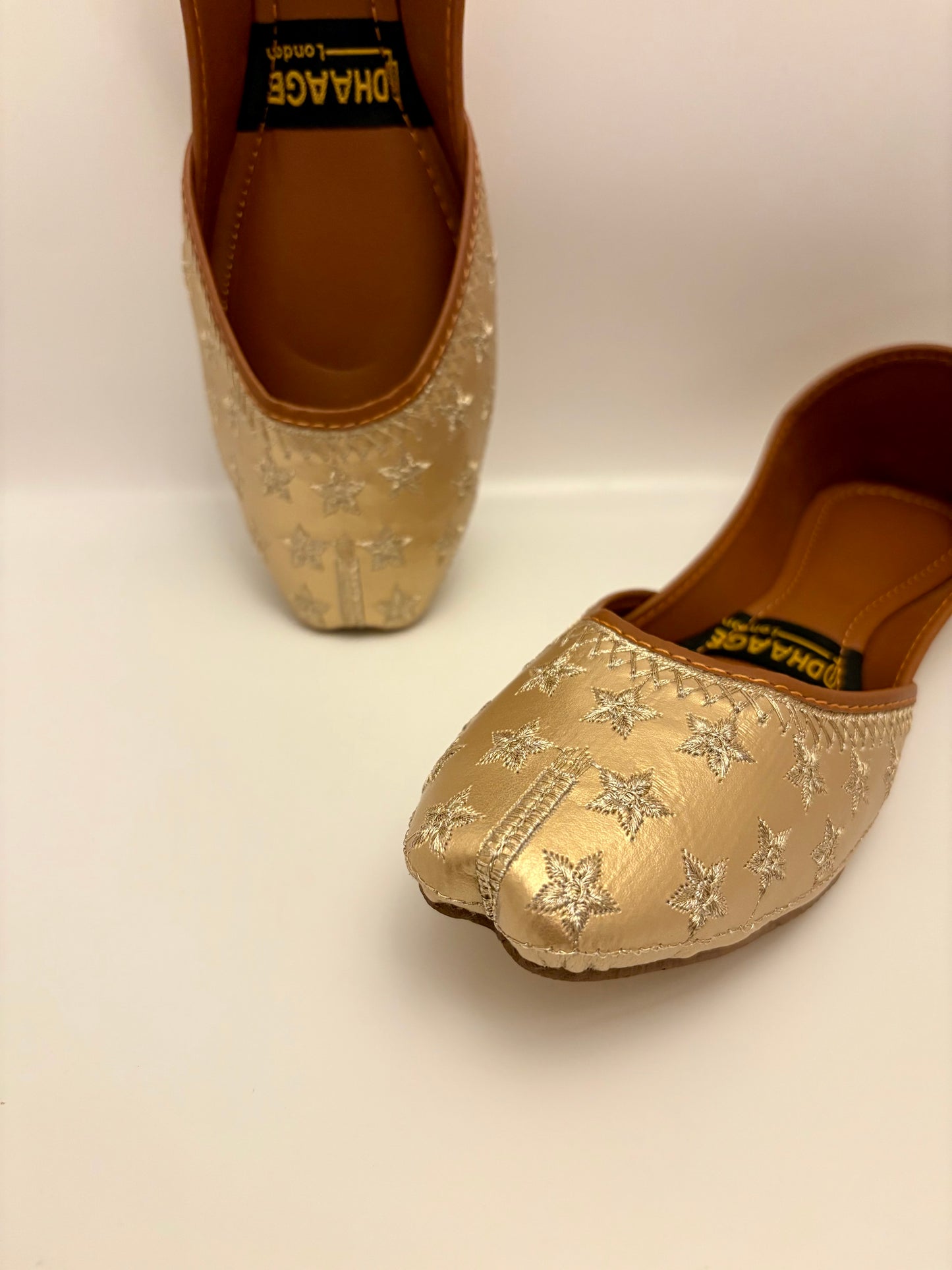281-Handmade Women’s Gold Khussa – Traditional Jutti – Available size: UK 4,5,6,7,8
