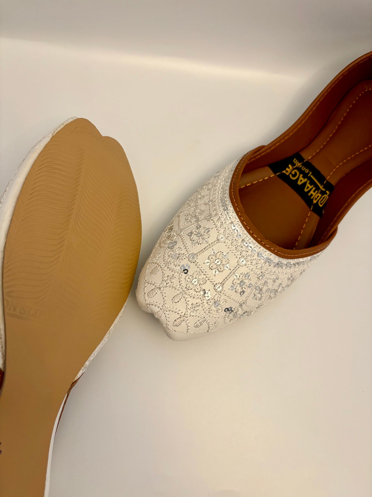 307-Handmade Women’s White Khussa – Traditional Jutti – Available size: UK 4,5,6,7,8