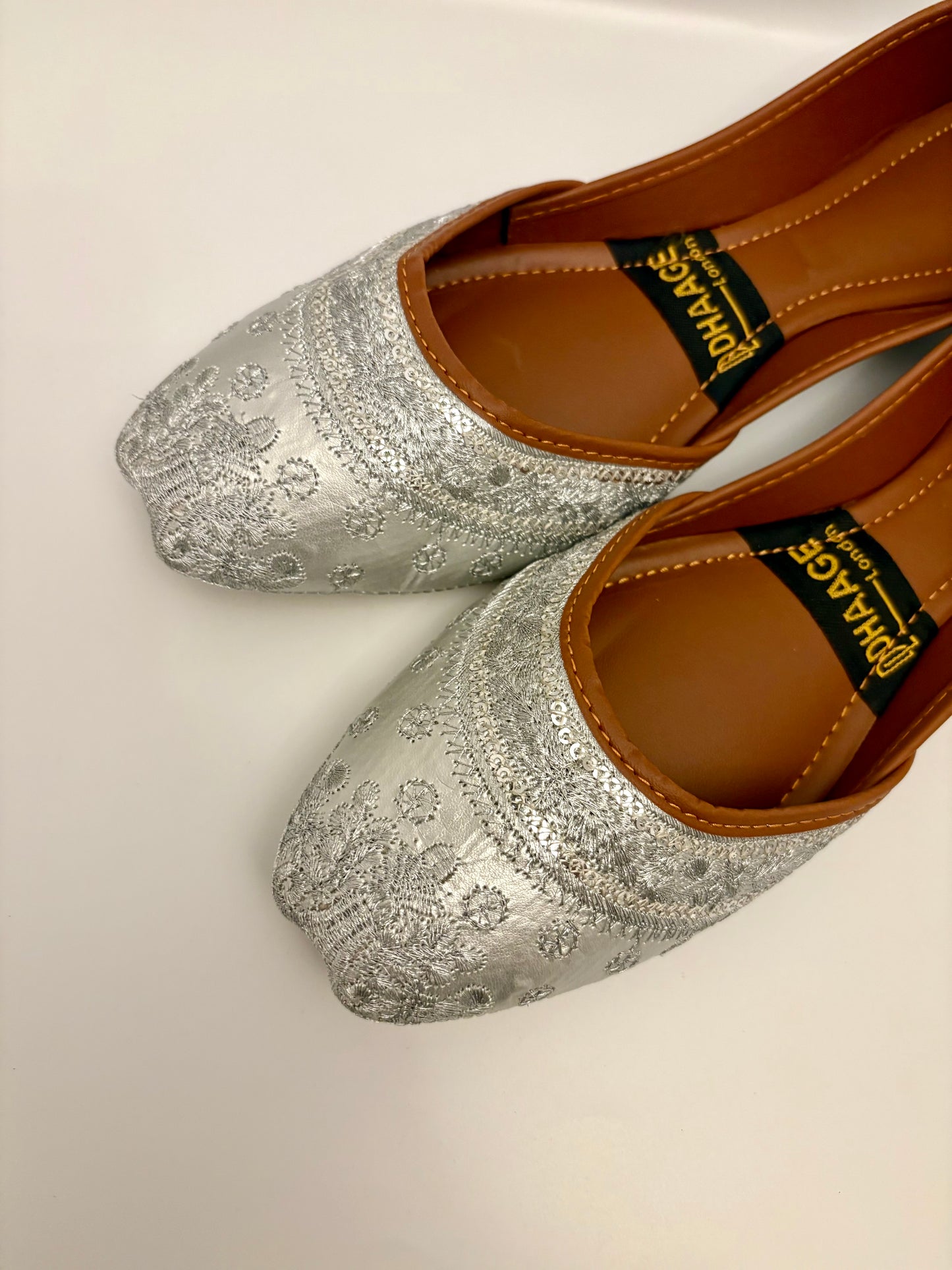 305-Handmade Women’s Silver Khussa – Traditional Jutti – Available size: UK 4,5,6,7,8