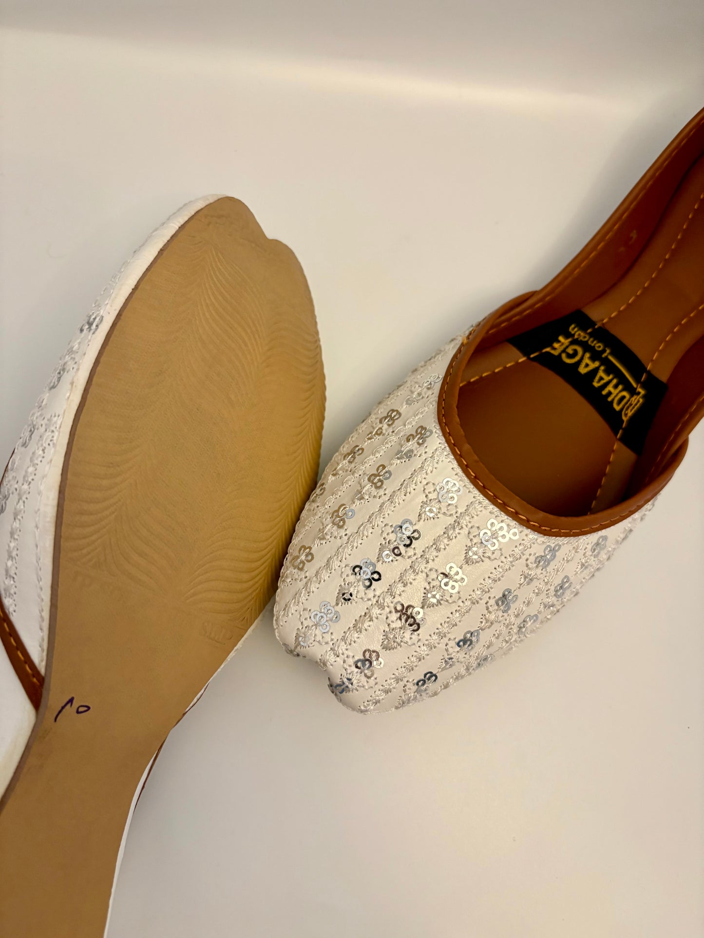 306-Handmade Women’s White Khussa – Traditional Jutti – Available size: UK 4,5,6,7,8