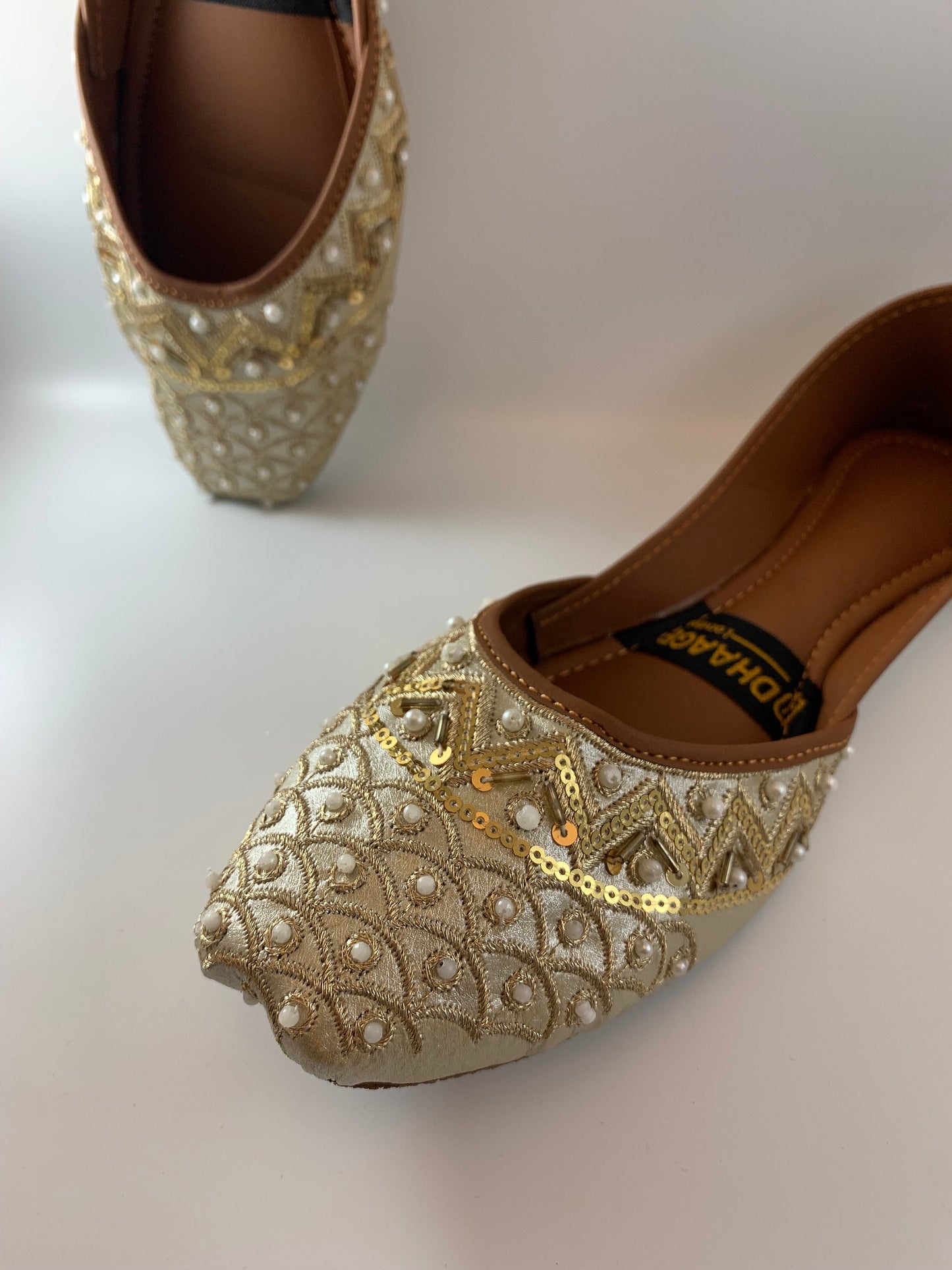 963-Handmade Women’s Silver Khussa – Traditional Jutti – Available size: UK 3 / EU 36